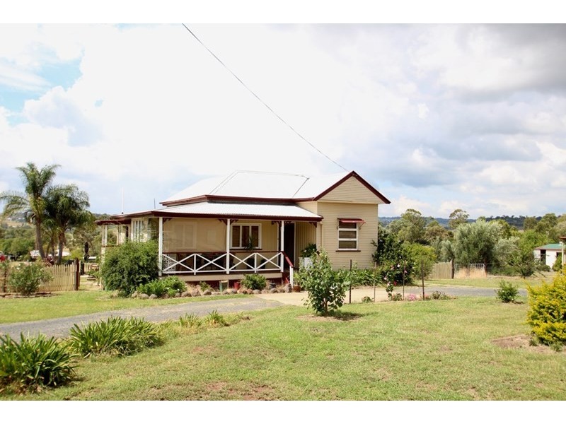 20 Clifford Street, Meringandan West QLD 4352