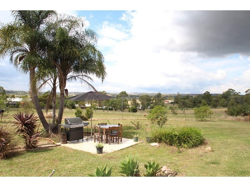 20 Clifford Street, Meringandan West QLD 4352