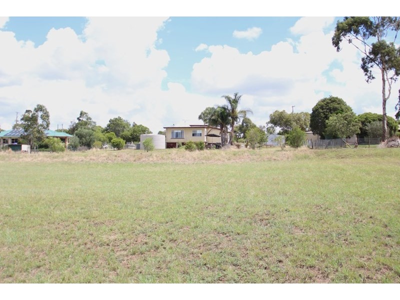 20 Clifford Street, Meringandan West QLD 4352