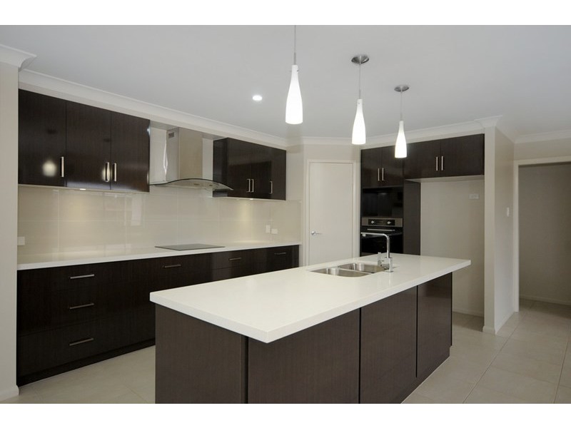 33 Wigan Avenue, Highfields QLD 4352