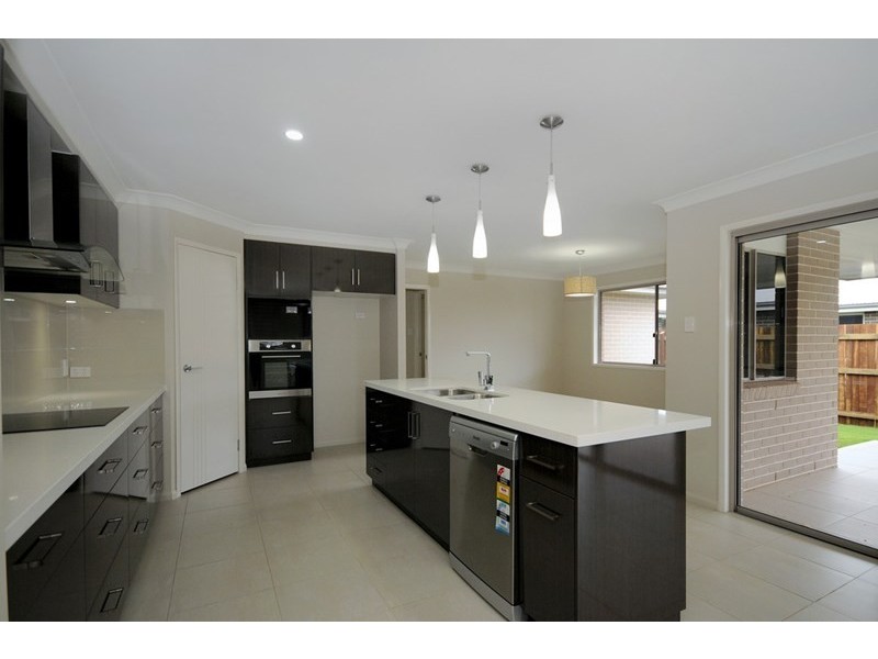 33 Wigan Avenue, Highfields QLD 4352