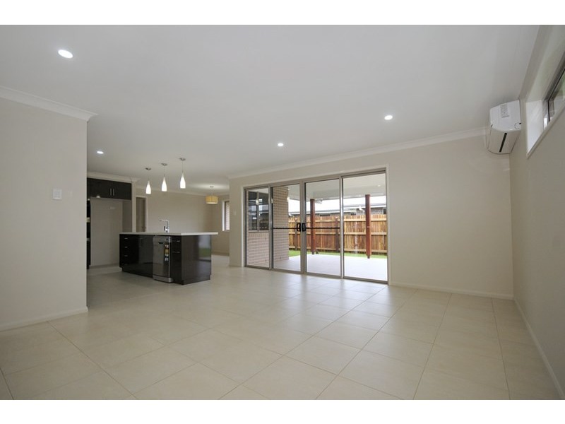 33 Wigan Avenue, Highfields QLD 4352