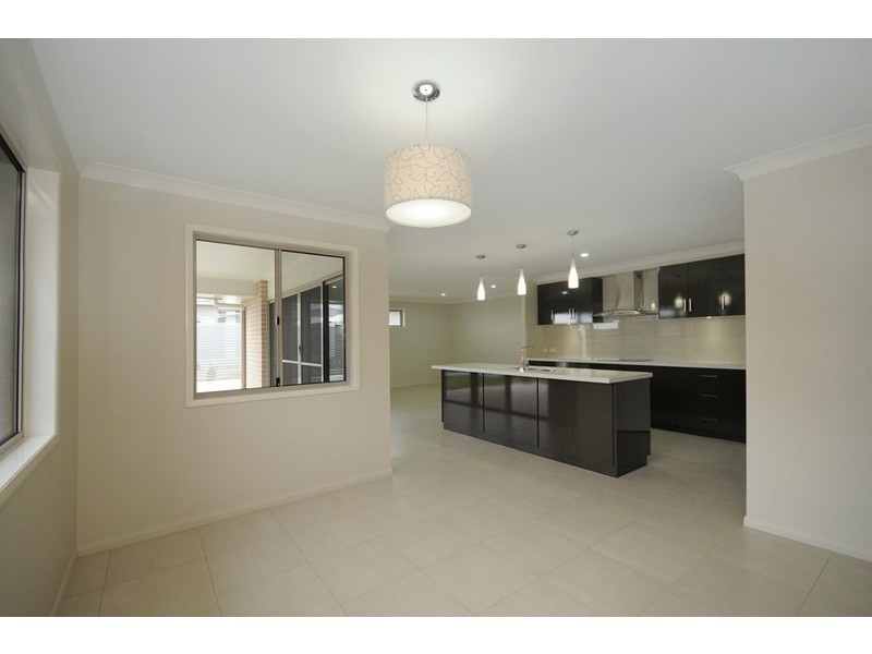 33 Wigan Avenue, Highfields QLD 4352