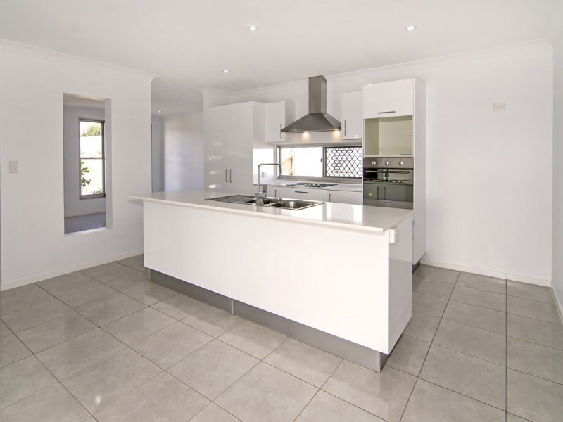 1 Honeyeater Drive, Highfields QLD 4352