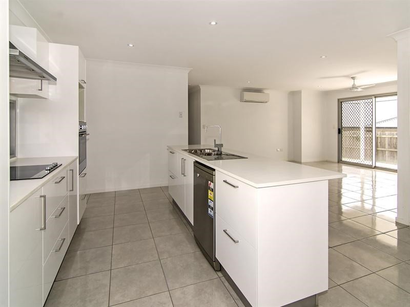 1 Honeyeater Drive, Highfields QLD 4352