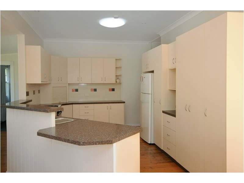 3 Rhyde Street, Mount Lofty QLD 4350