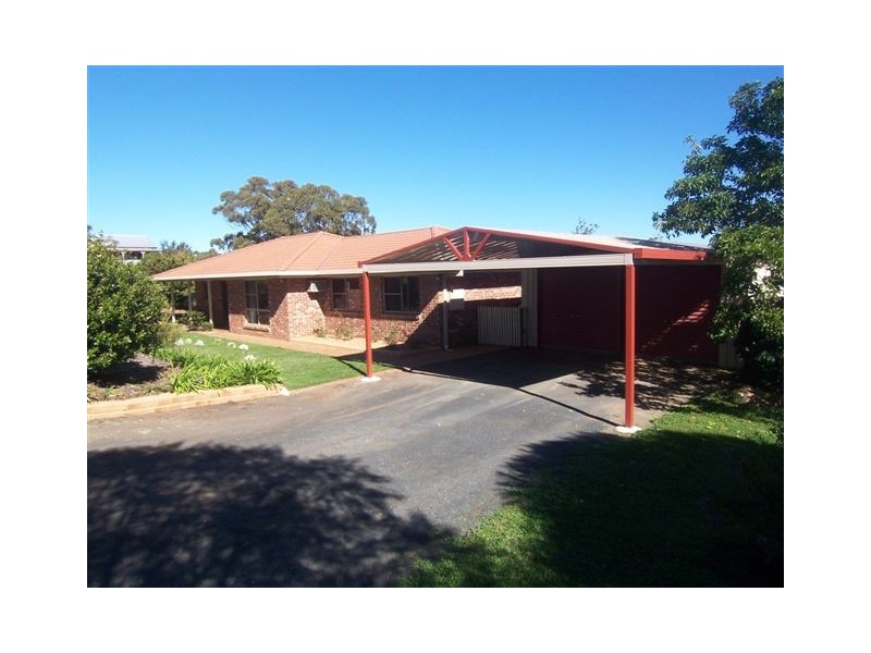 11 Palmer Drive, Highfields QLD 4352