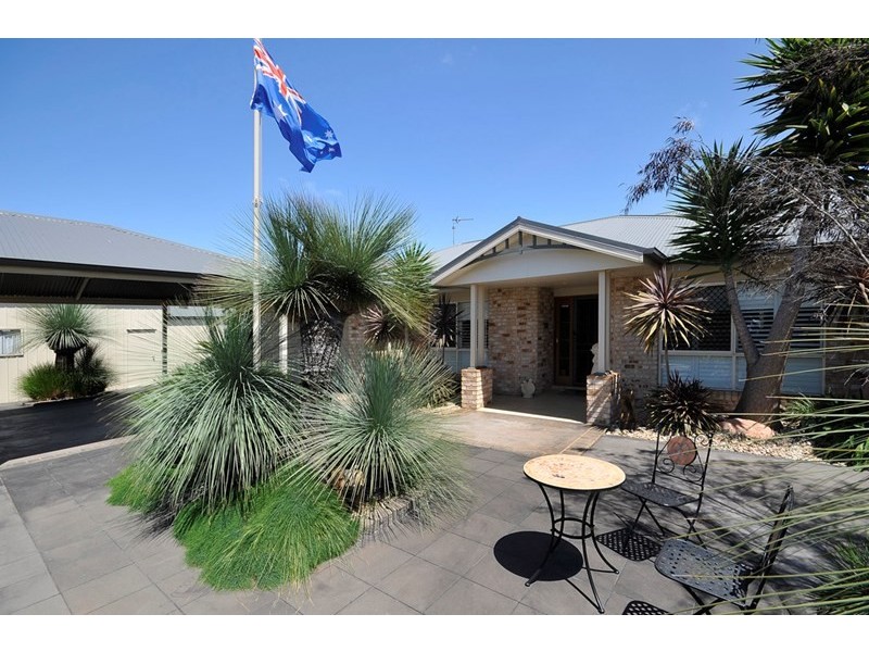 6 Page Court, Kearneys Spring QLD 4350