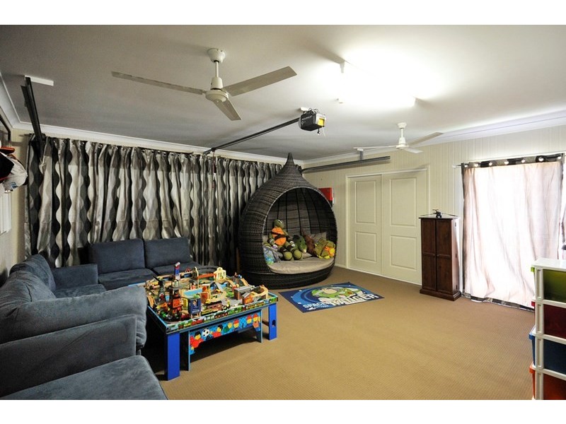 6 Page Court, Kearneys Spring QLD 4350