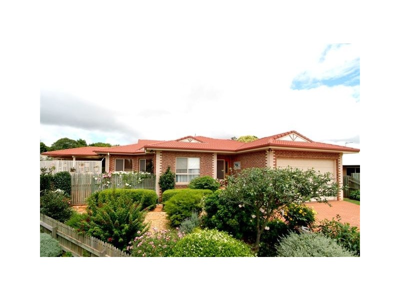 4 Poinsettia Court, Middle Ridge QLD 4350