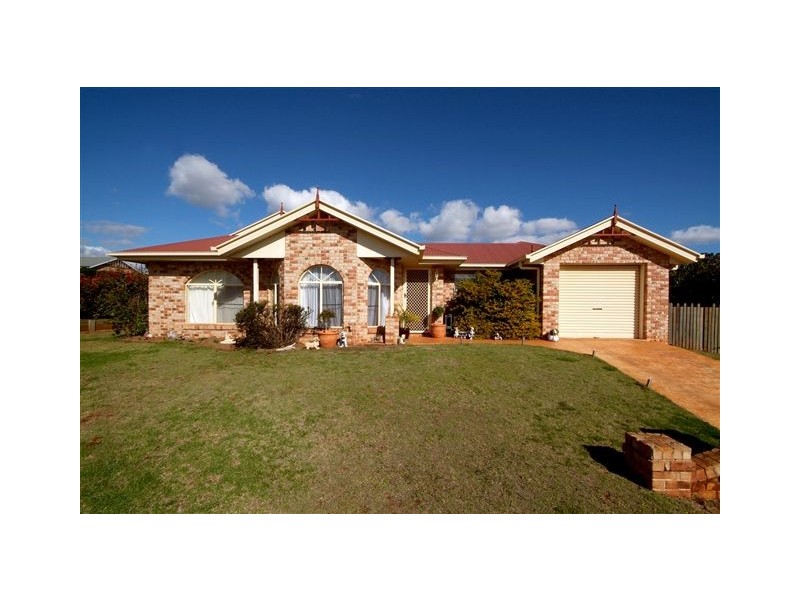 2 Willem Close, Middle Ridge QLD 4350