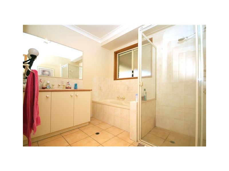 2 Willem Close, Middle Ridge QLD 4350