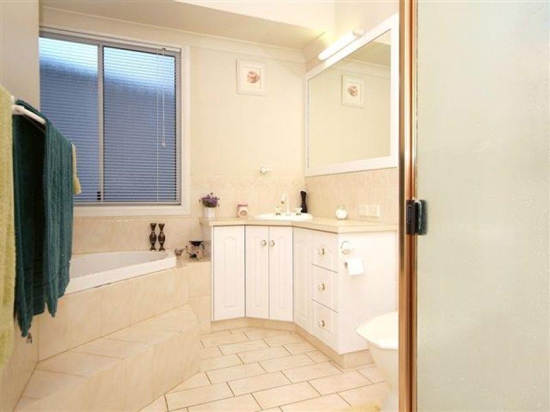 14 Trafalgar Street, Middle Ridge QLD 4350