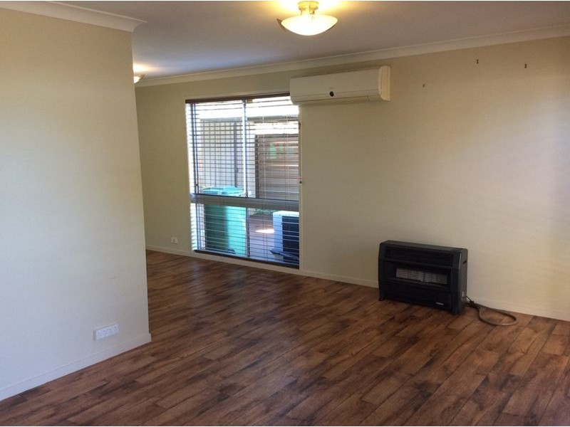 33 Hinkler Crescent, Wilsonton QLD 4350