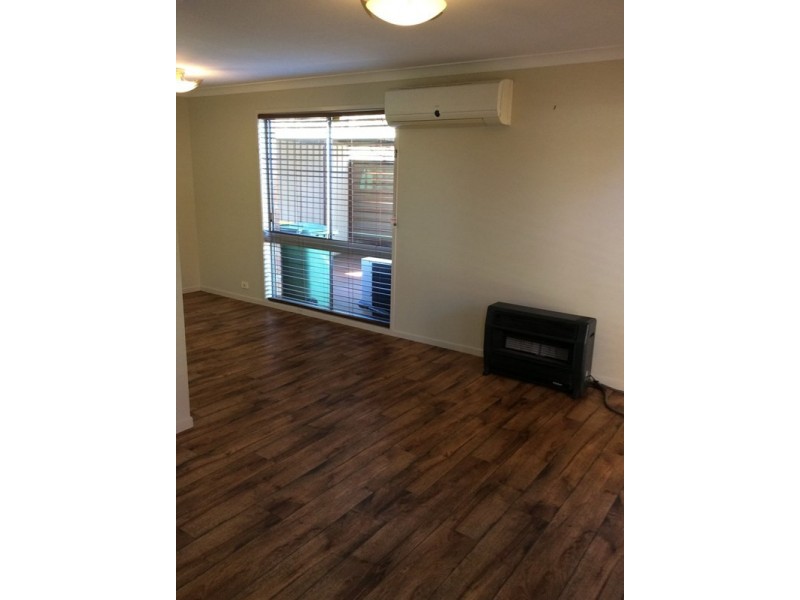 33 Hinkler Crescent, Wilsonton QLD 4350