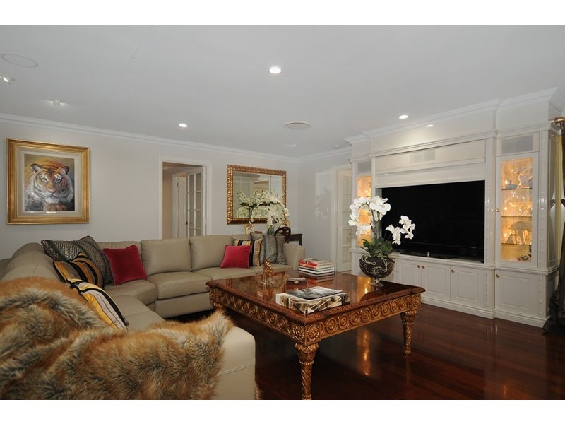 215 Rowbotham Street, Middle Ridge QLD 4350