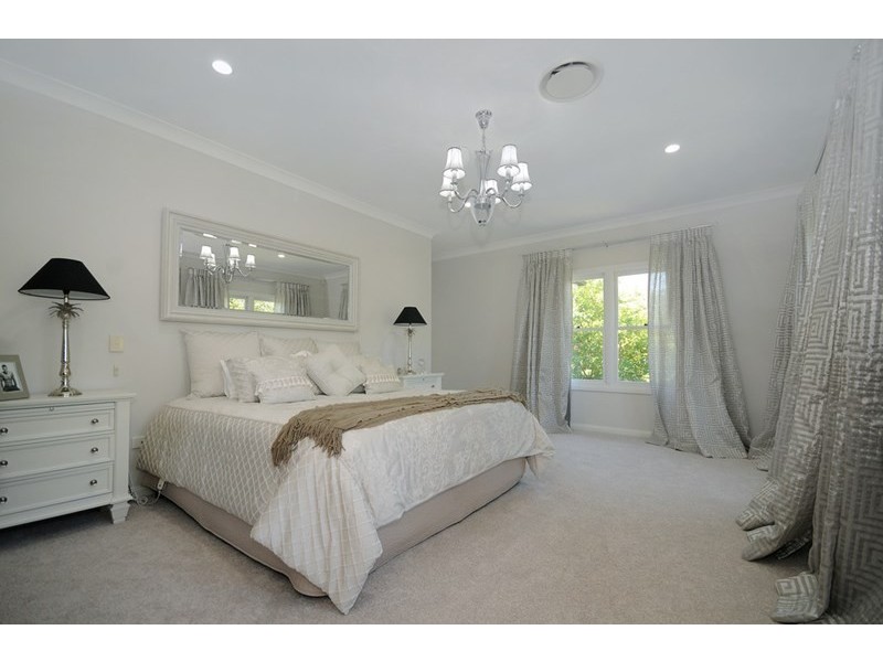 215 Rowbotham Street, Middle Ridge QLD 4350