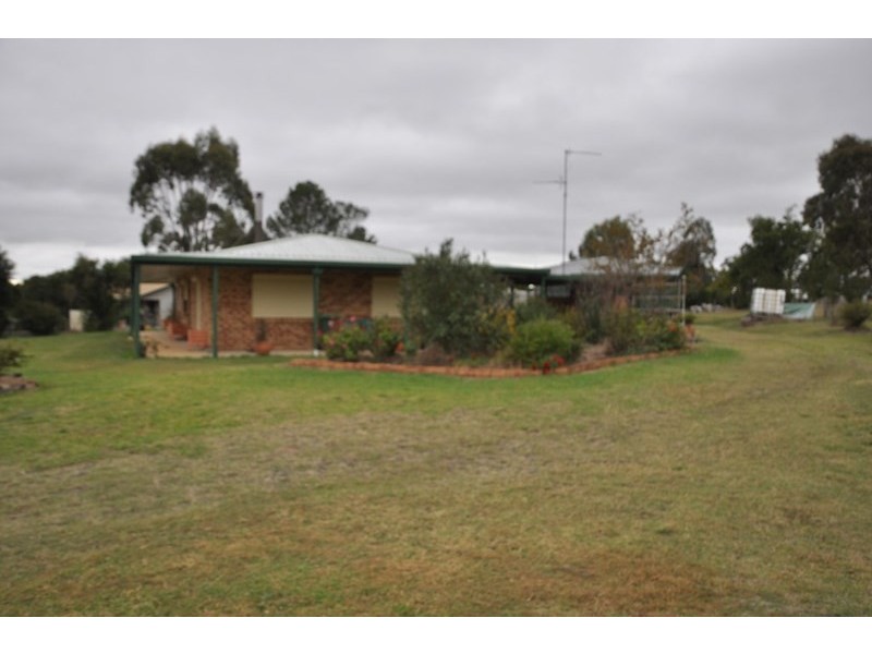 8 Clifford Street, Meringandan West QLD 4352