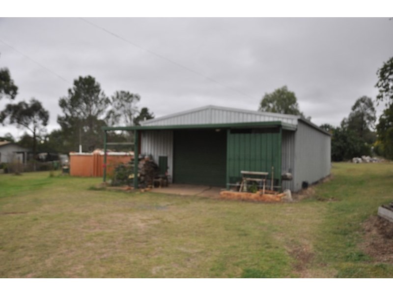 8 Clifford Street, Meringandan West QLD 4352