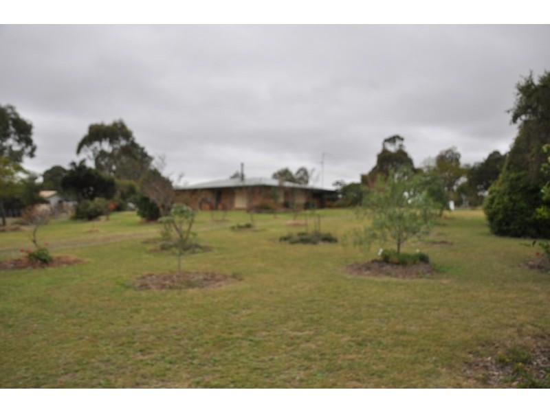 8 Clifford Street, Meringandan West QLD 4352