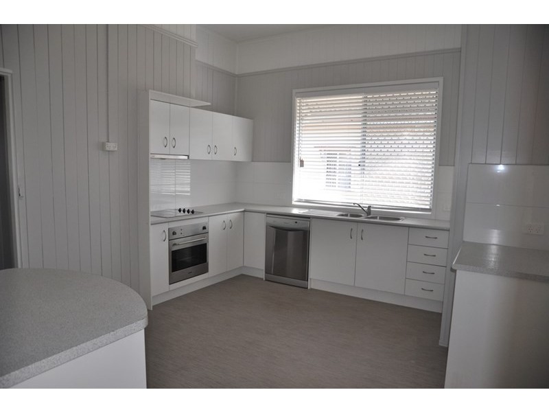 101 Hill Street, Newtown QLD 4350