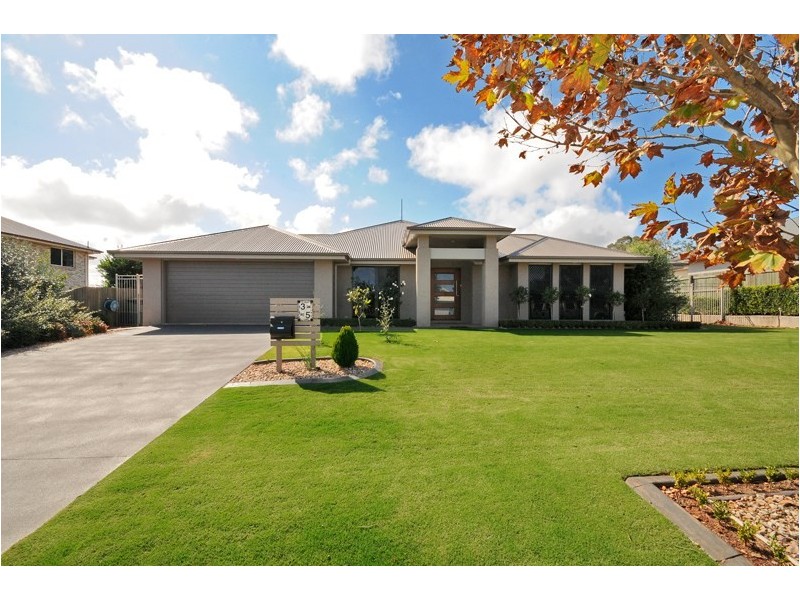 35 Nioka Drive, Highfields QLD 4352