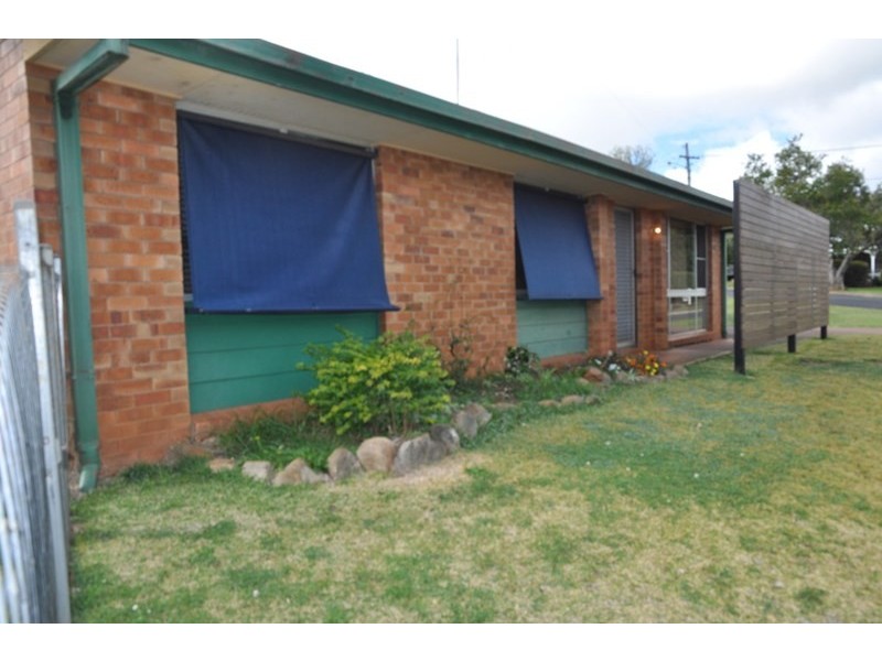 33 Hinkler Crescent, Wilsonton QLD 4350