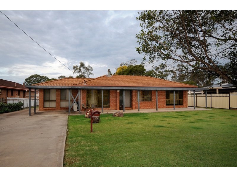10 Kensington Drive, Withcott QLD 4352