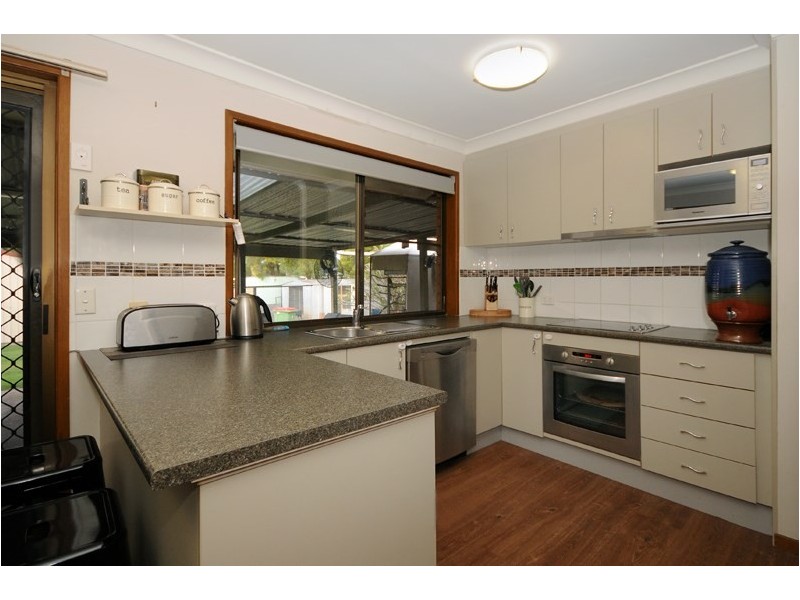 10 Kensington Drive, Withcott QLD 4352