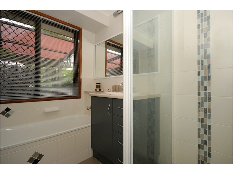10 Kensington Drive, Withcott QLD 4352