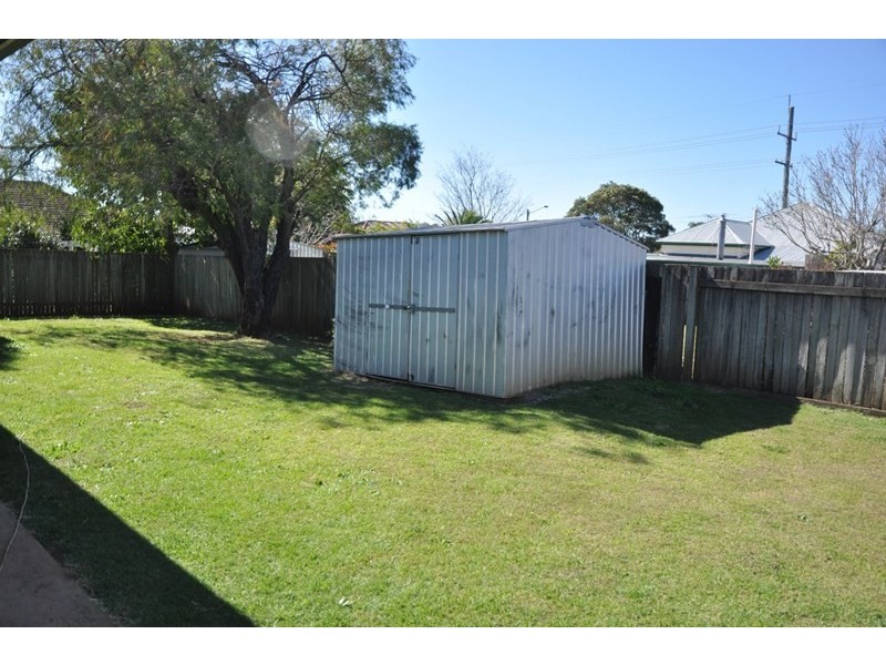 2/2 Hodgen Street, South Toowoomba QLD 4350