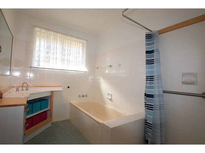 1 and 2/1 Behland Street, Kearneys Spring QLD 4350