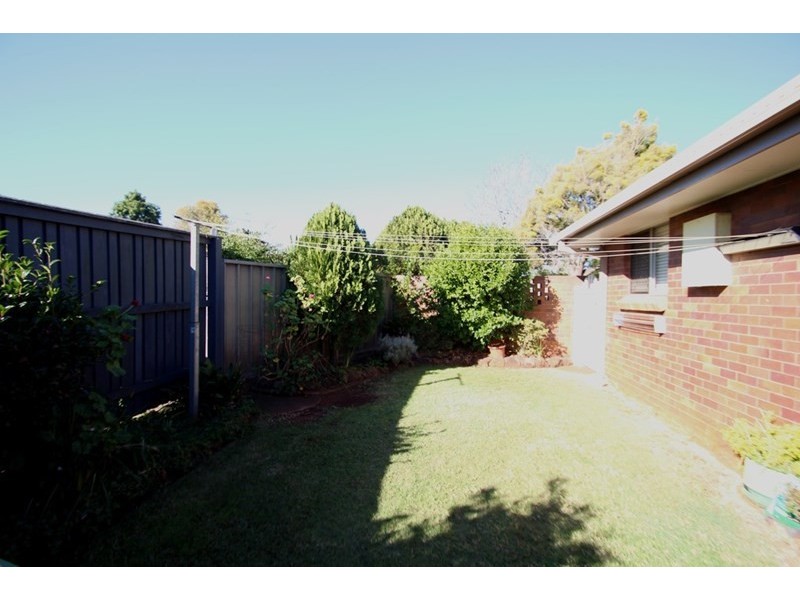 1 and 2/1 Behland Street, Kearneys Spring QLD 4350