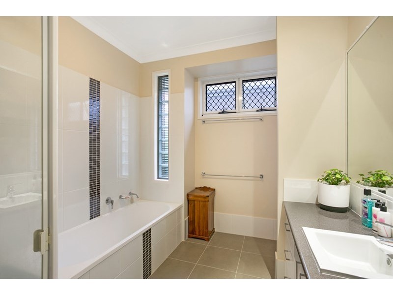 5 Caithness Court, Middle Ridge QLD 4350