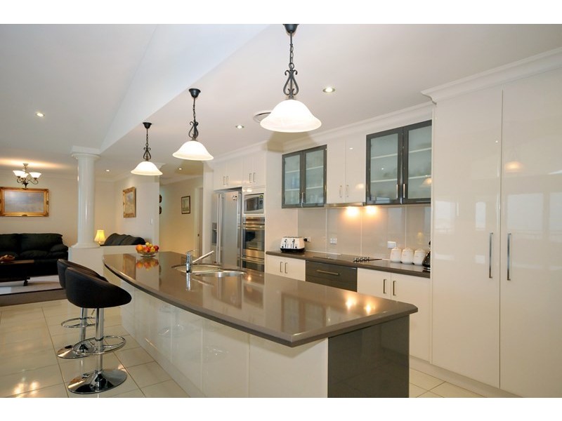 192 Rowbotham Street, Middle Ridge QLD 4350