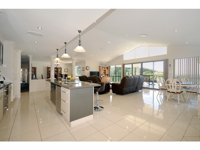 192 Rowbotham Street, Middle Ridge QLD 4350