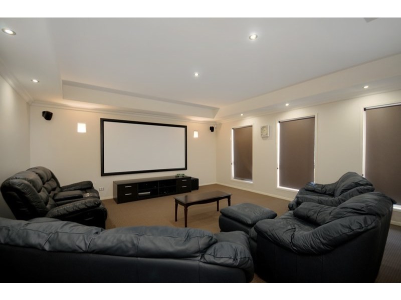 192 Rowbotham Street, Middle Ridge QLD 4350