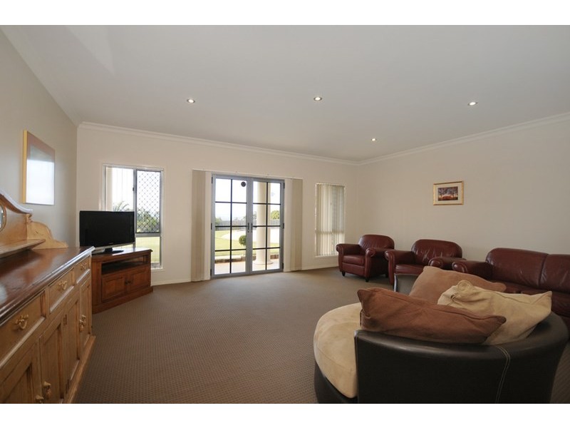 192 Rowbotham Street, Middle Ridge QLD 4350
