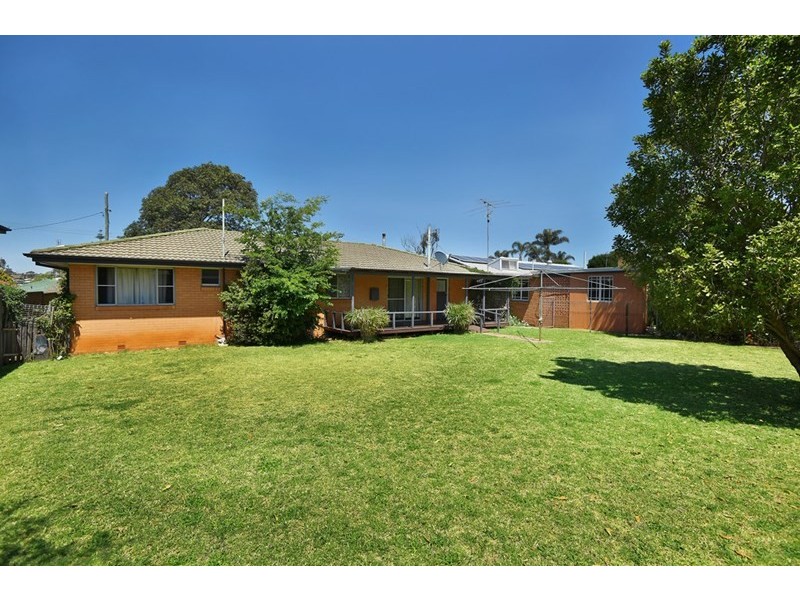 9 Clarice Street, Harristown QLD 4350