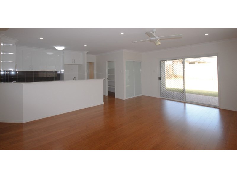 25 Scullin Street, Middle Ridge QLD 4350