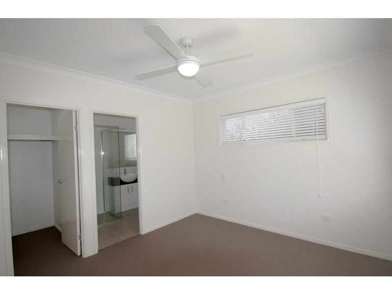 25 Scullin Street, Middle Ridge QLD 4350