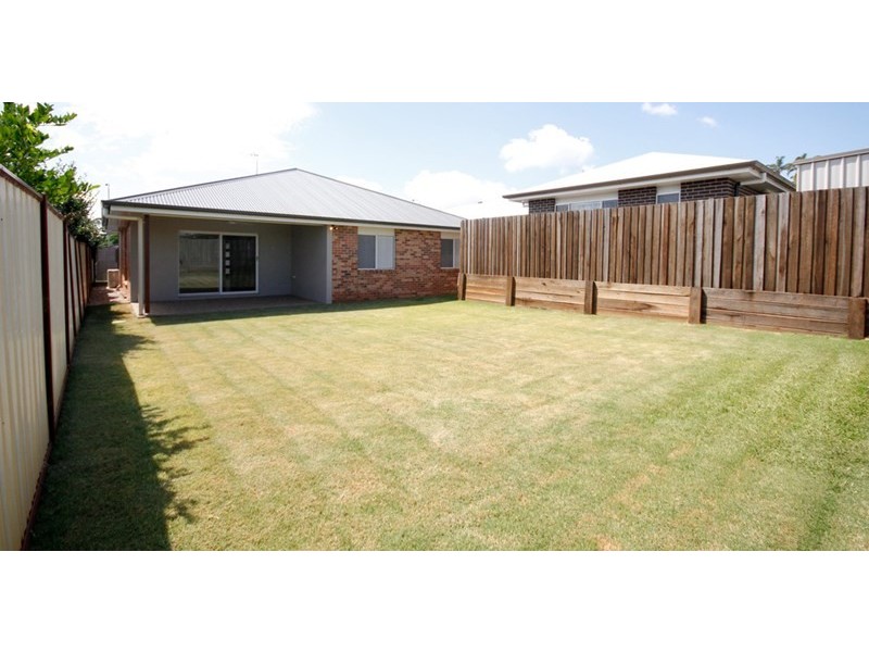 25 Scullin Street, Middle Ridge QLD 4350