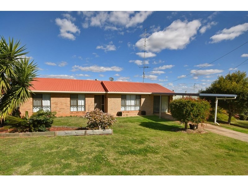 8 Bhutan Court, Newtown QLD 4350