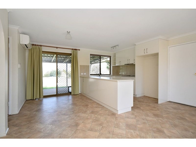 8 Bhutan Court, Newtown QLD 4350