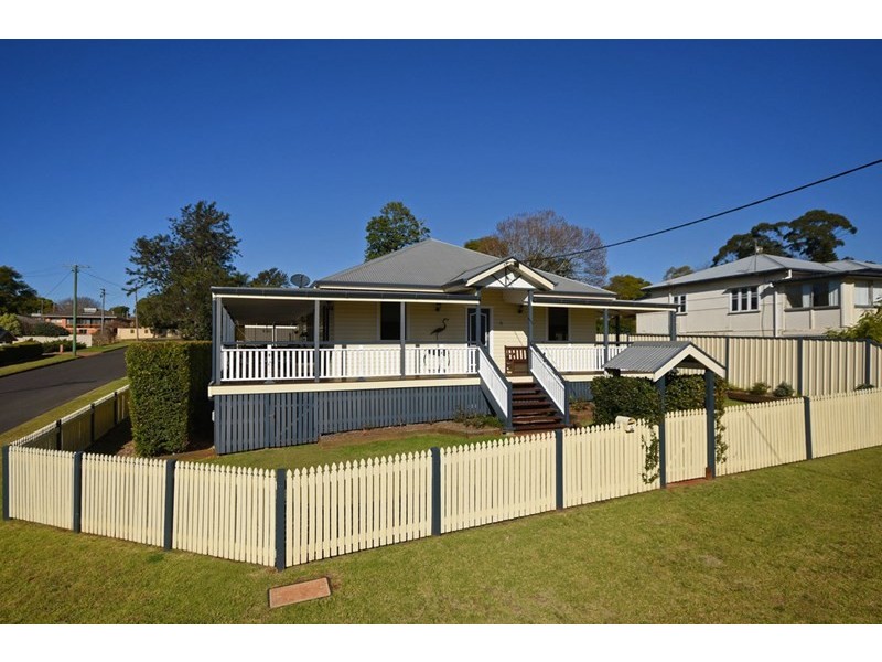 4 Garde Street, Centenary Heights QLD 4350