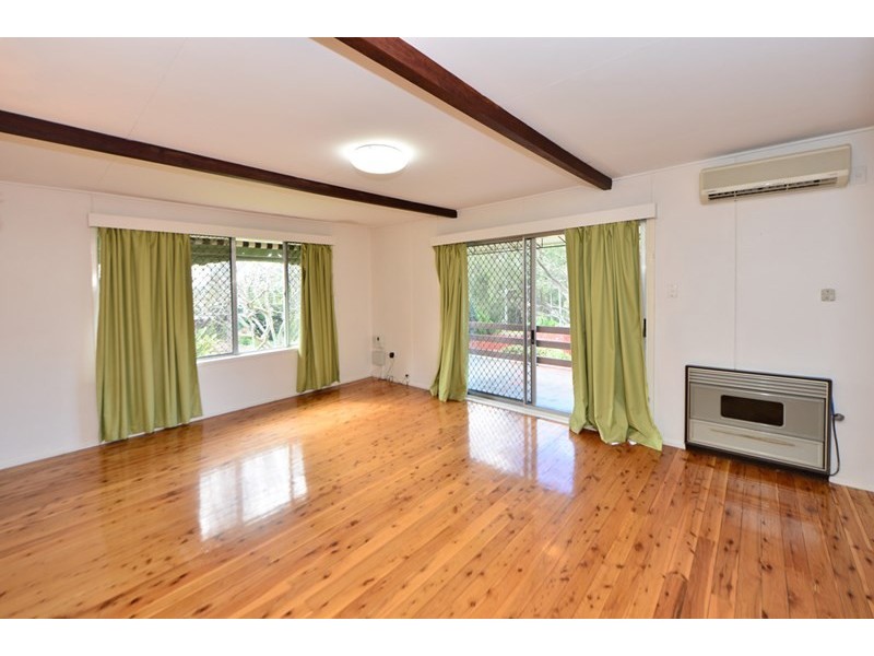 4 Macqueen Street, Mount Lofty QLD 4350