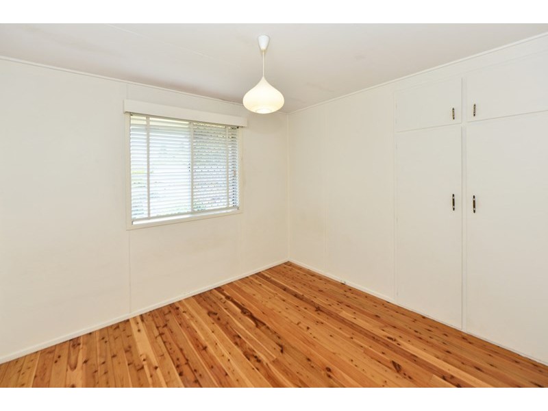 4 Macqueen Street, Mount Lofty QLD 4350