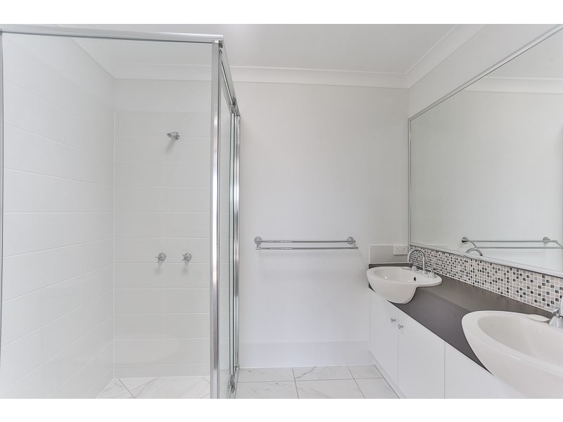 3 Esmeralda Street, Cambooya QLD 4358