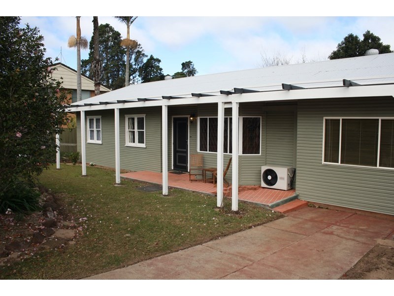 54b North Street, Mount Lofty QLD 4350