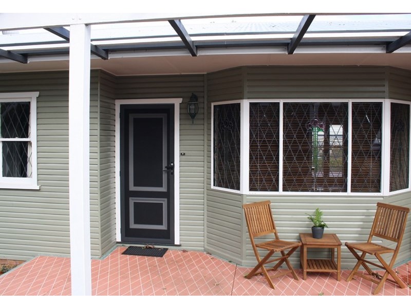 54b North Street, Mount Lofty QLD 4350